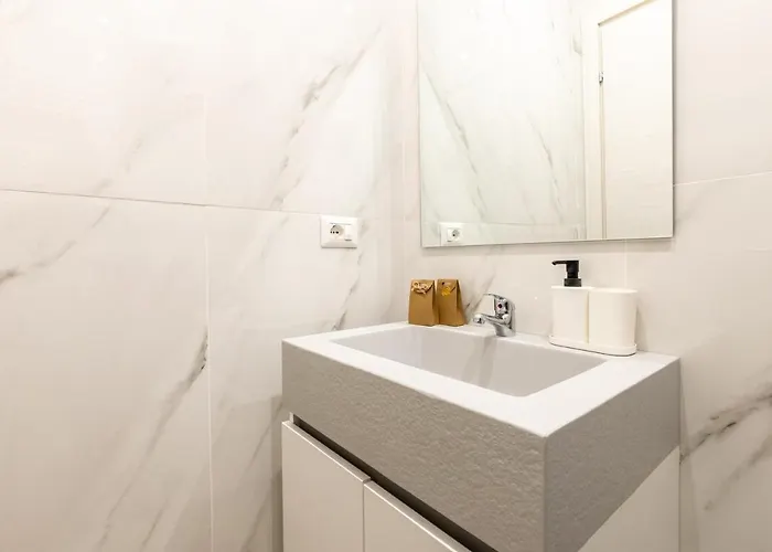 Host4u - Edoardo's House In Apartment
